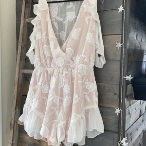 WEDDING BRIDAL EVENT Gorgeous lace floral detail romper
